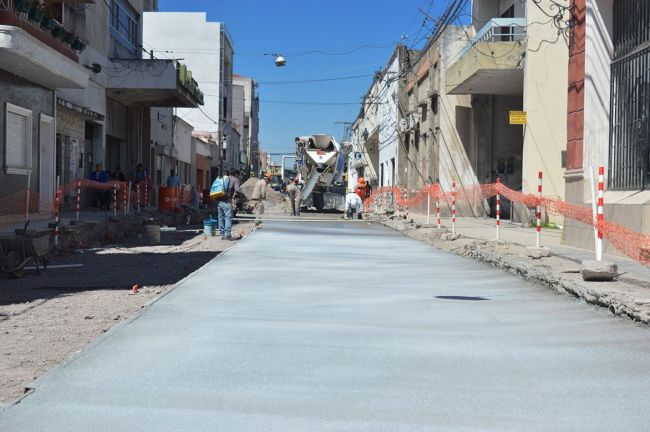 Trabajos en calle Pellegrini