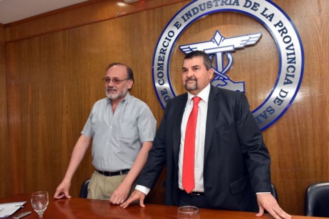 El presidente saliente y su reemplazante