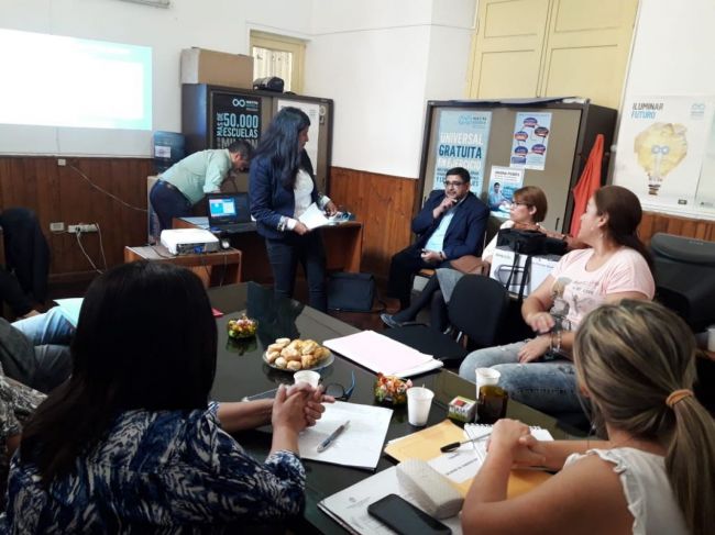 Reunión de la comisión de educación con Padres