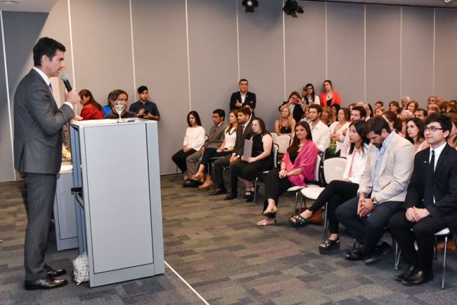 Reconocimiento a jóvenes sobresalientes