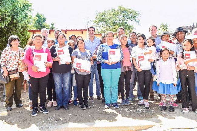 Entrega de viviendas en Isla de Cañas