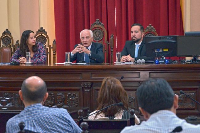 Presentación en la Legislatura