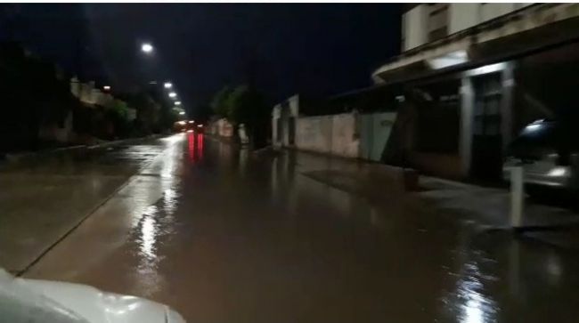 Calles anegadas por el temporal en el interior de Salta