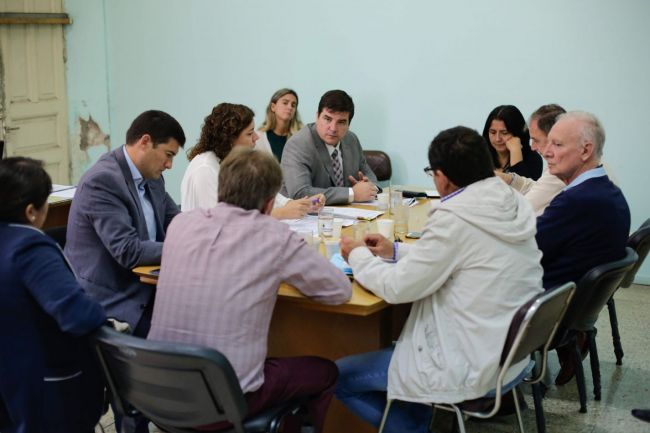 Diputados con el titular del Ente Regulador