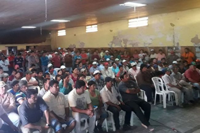 Reunión con pequeños productores
