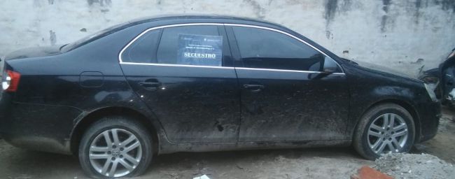 El auto en el que buscaban fugarse