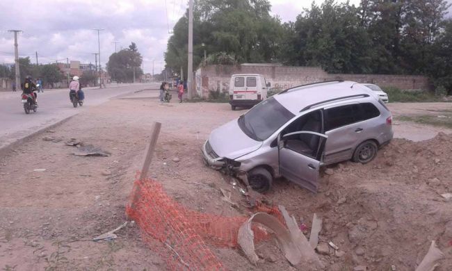Conducía borracho y provocó destrozos