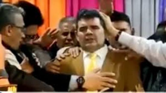 Instante previo a la caída del altar