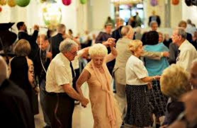 Abuelos a la pista de baile