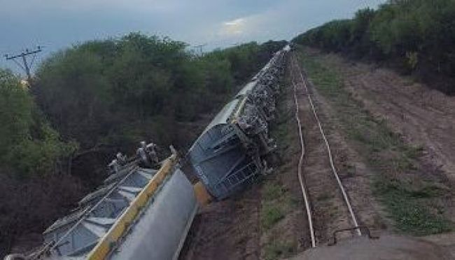 El tren descarrilado