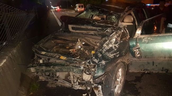 El auto que embistió a la camioneta de Olmedo