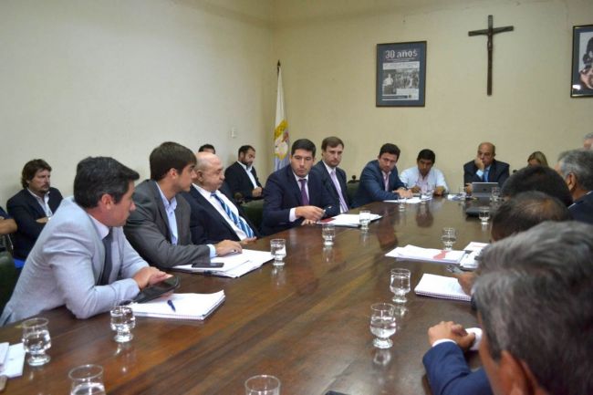 Senadores con el ministro de seguridad