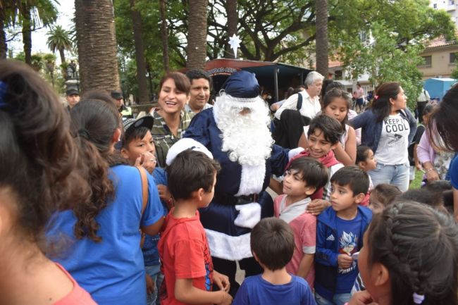 Curioso Papá Noel Azul