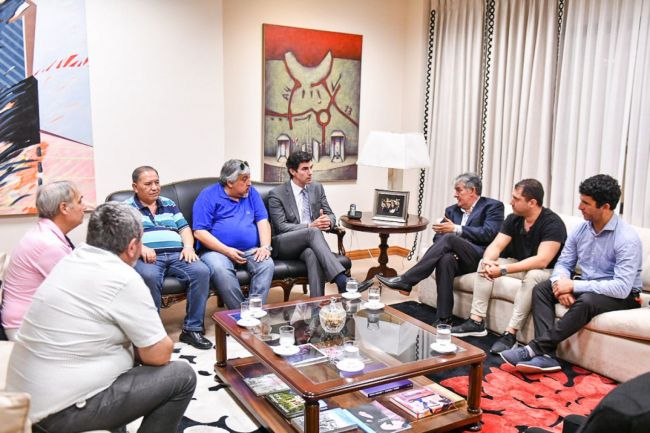 Urtubey con gremialistas