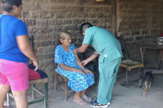 Operativo de salud en Embarcación