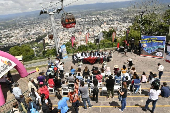 Lanzamiento del Carnaval más alto del mundo