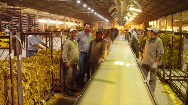 José Urtubey con tabacaleros