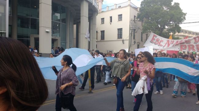 Dispar adhesión al paro nacional docente
