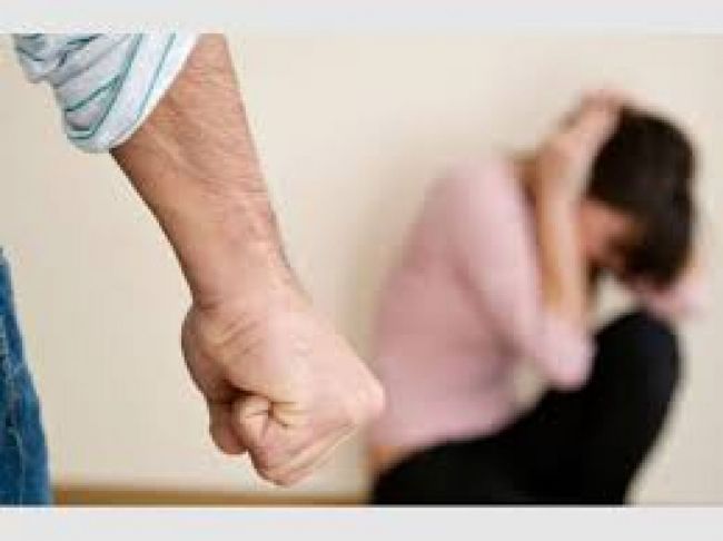 La adolescente era amenazada por el padre