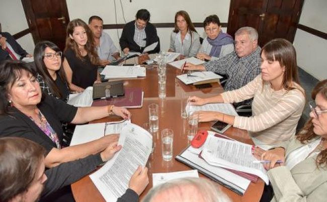 Concejales elaborando el orden del día