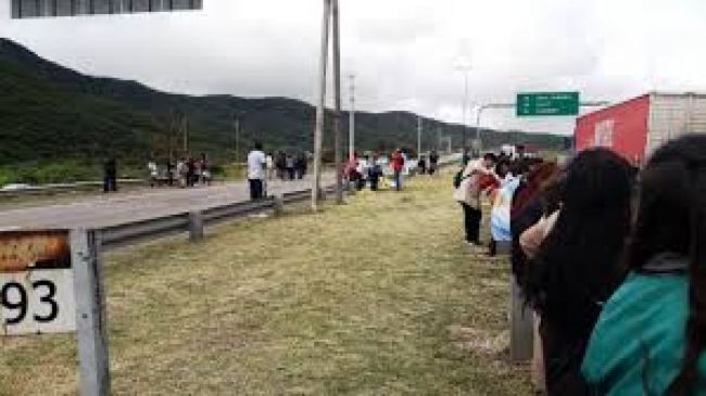 Autoconvocados en el ex peaje de Aunor