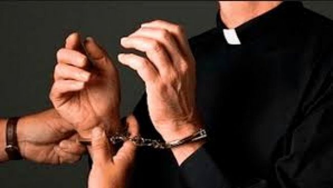 Otro cura detenido por abuso