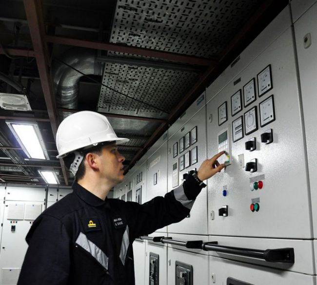 La Armada busca profesionales