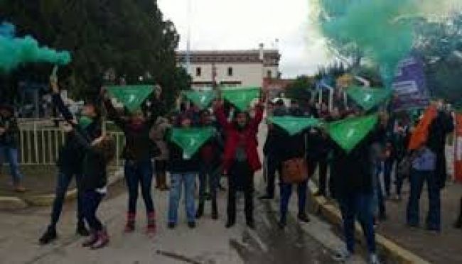 Reclamo feminista en el Concejo