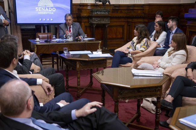 Reunión en el Senado