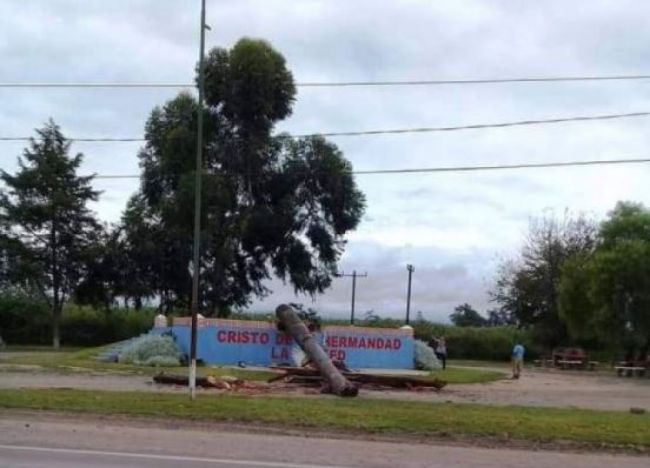 El Cristo de la hermandad en el piso