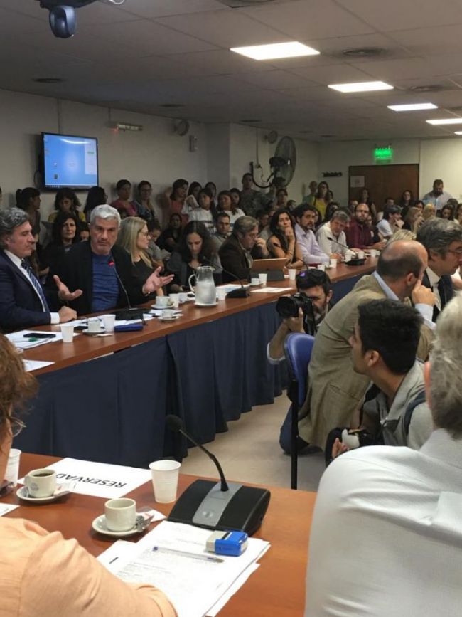 Masiva respuesta de deudores en la reunión de comisión en el Congreso Nacional