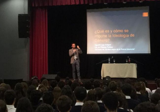 Auditorio colmado para escuchar a Laje y Márquez