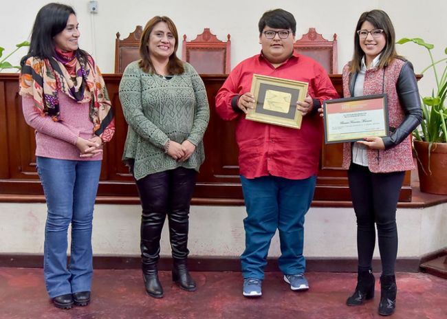 Jóvenes solidarios distinguidos