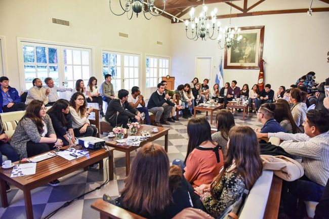 Urtubey con jóvenes salteños