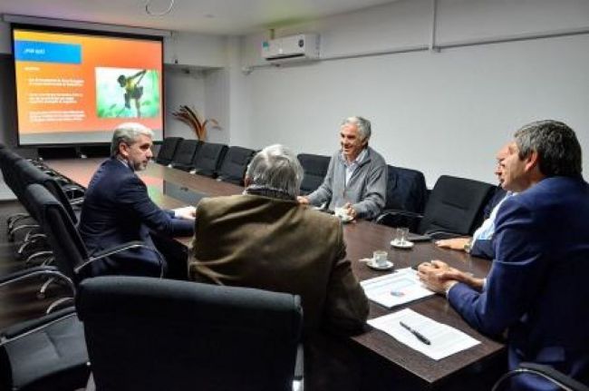 Yarade con legisladores