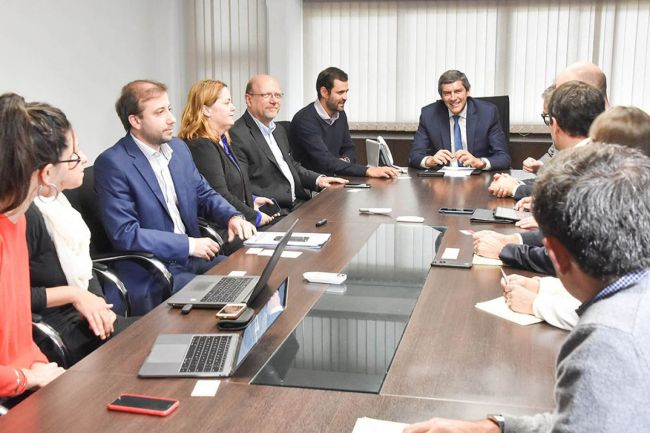 Yarade con funcionarios del Banco Mundial