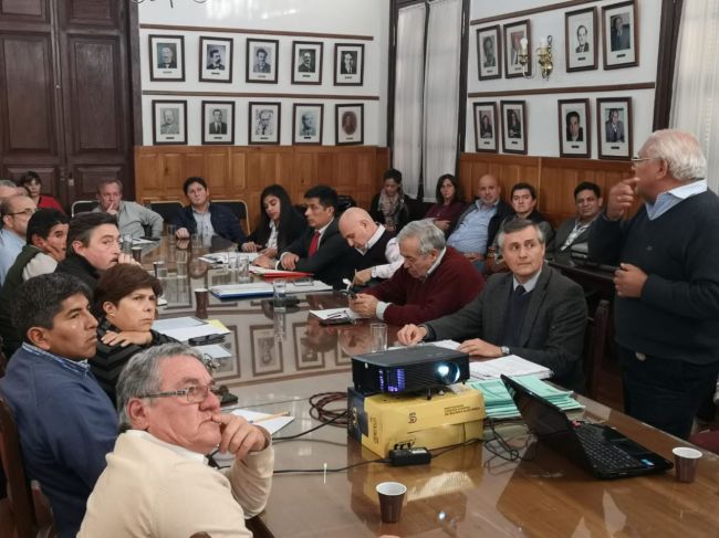 Reunión con gerentes de hospitales