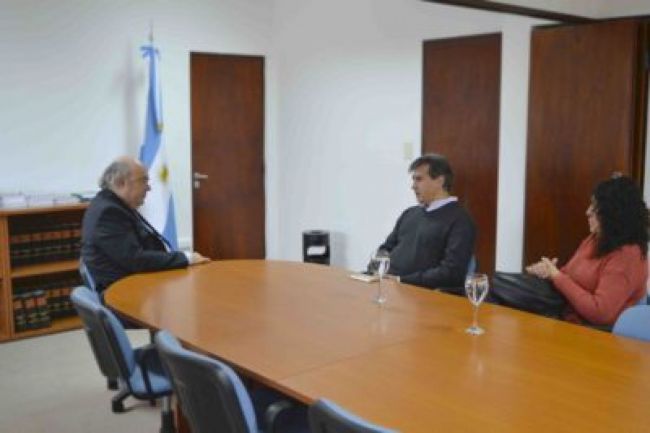 Cornejo con  los padres de la joven