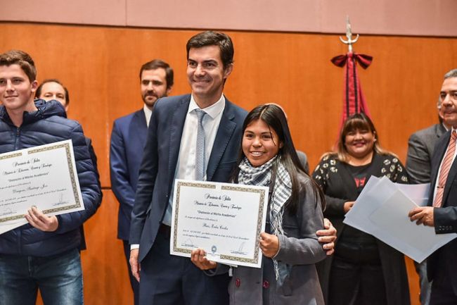 Entrega de becas al mérito