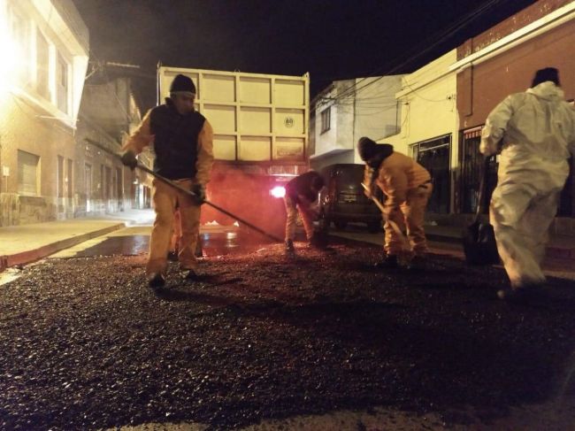 Bacheo en calle Mendoza