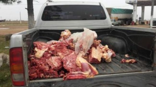 La carne era transportada a la intemperie