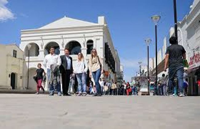 Los comercios que así lo decidan podrán abrir