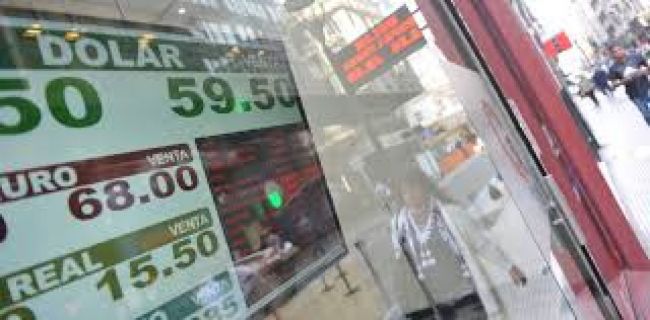 El dolar bajó la línea de los 60 pesos en Salta