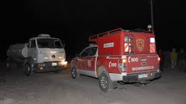 Pese al esfuerzo de los bomberos los daños fueron totales