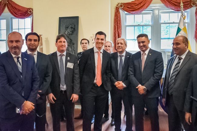 Reunión en el embajada de Bolivia